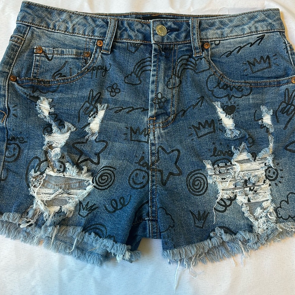 Juniors Almost Famous Distressed Shorts 3‎